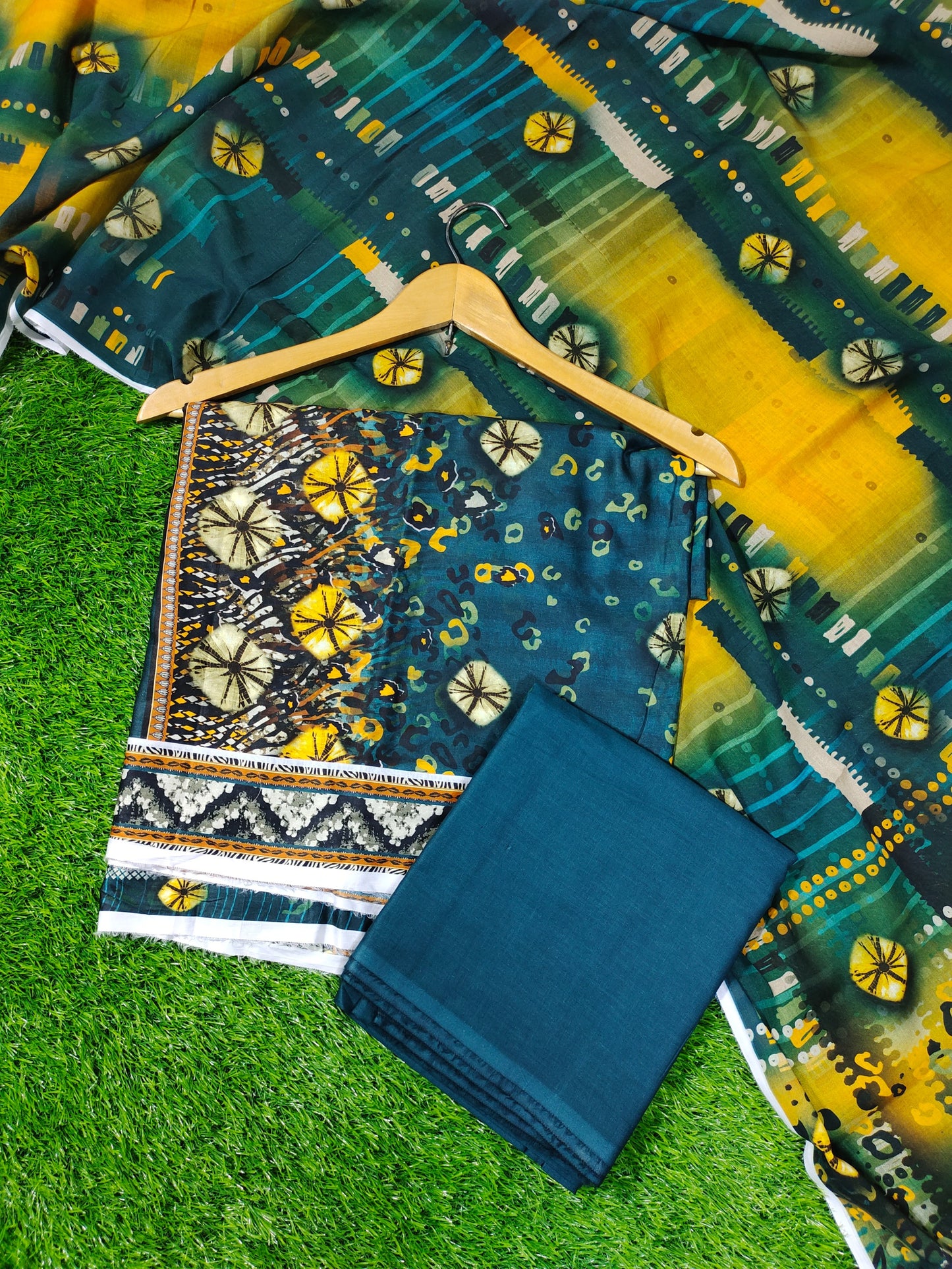 3-Piece Lawn Airjet Suit โ Premium Quality Fabric